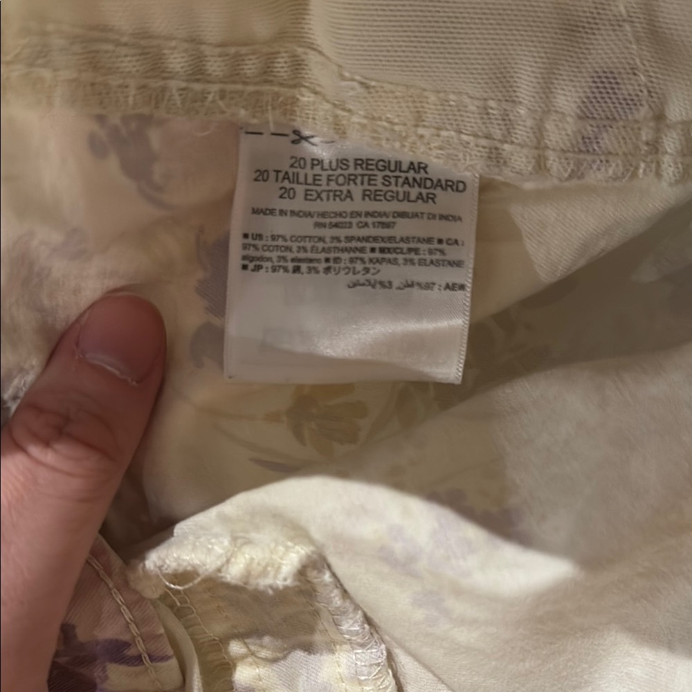 Old Navy Cream and Purple Cropped Floral Pants - Picture 4 of 4